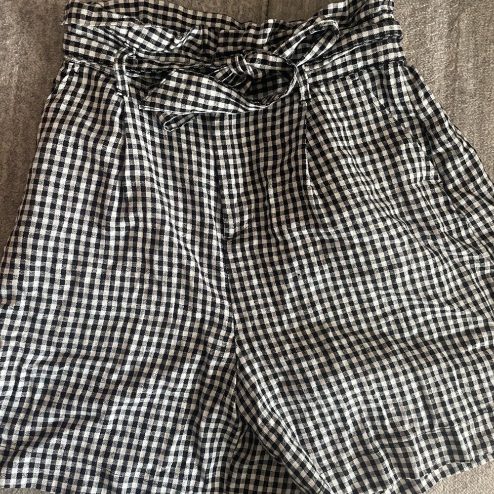 Black and white gingham shorts- super high waisted size 8 NWT